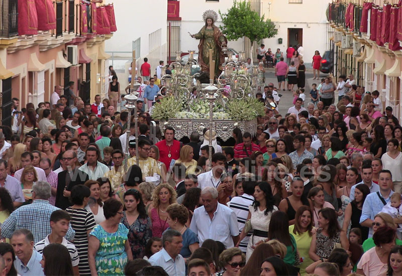 Un ao ms Santa Marta es arropada por una multitud de molareos en su efemrides