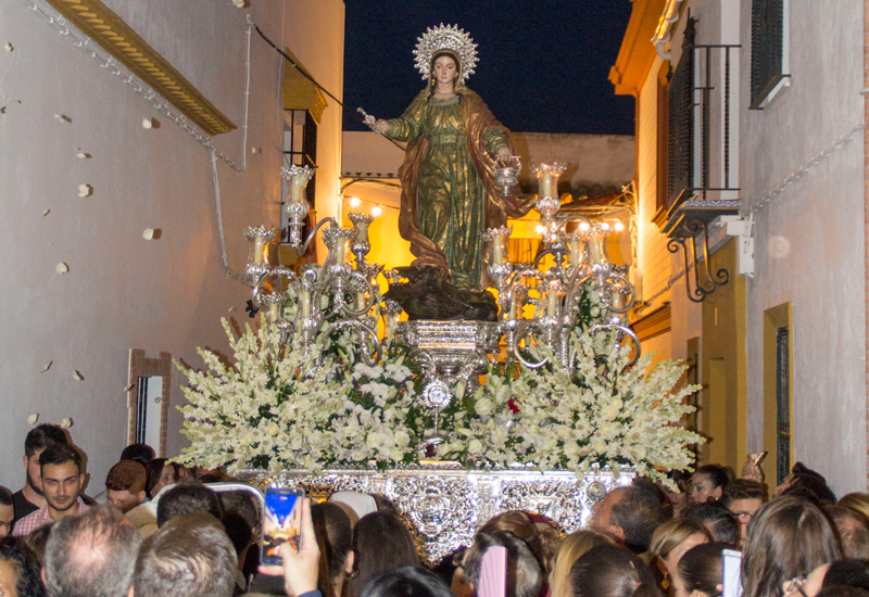 Los Molares celebr su tradicional procesin de Santa Marta