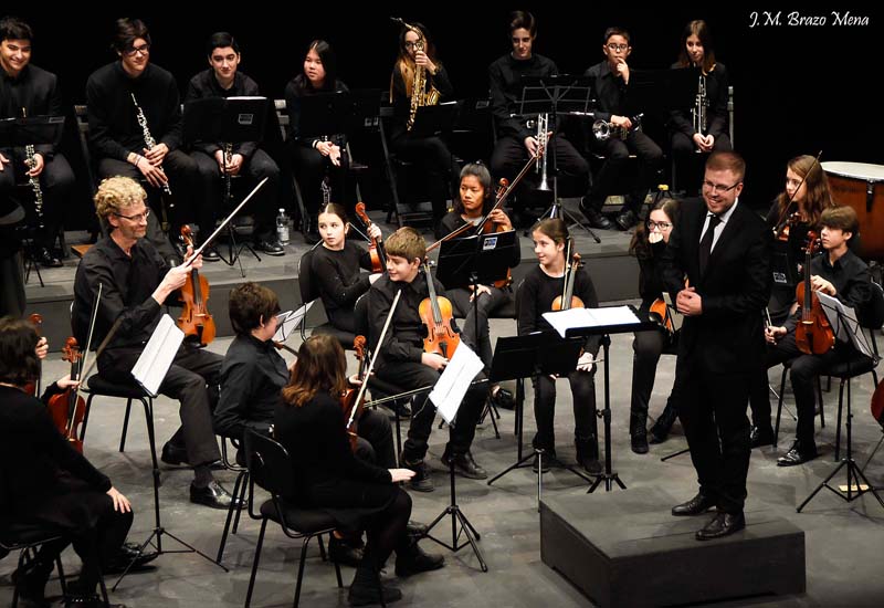 La Orquesta Escuela Filarmonía de Sevilla ofreció el domingo un aplaudido concierto en el teatro
